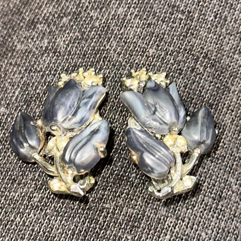 Vintage‎ 60s gray thermoset & rhinestones tulip shaped clip on earrings